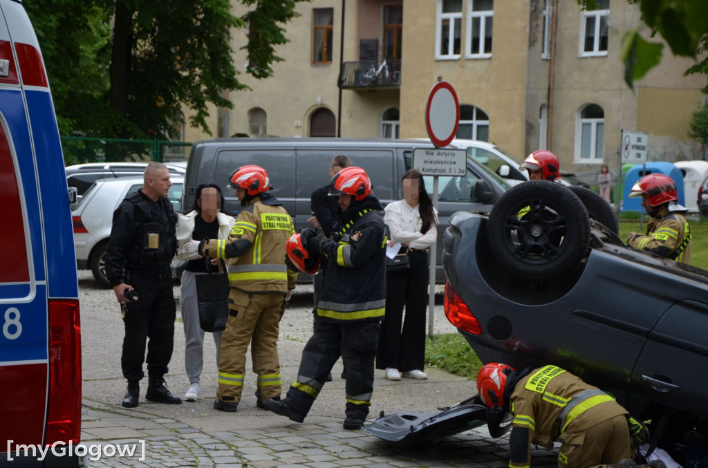 Szokujące dachowanie na Kołłątaja w Głogowie