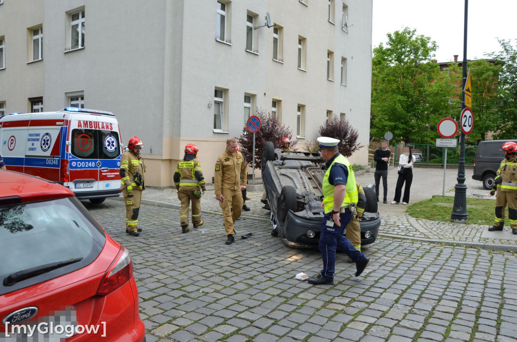 Szokujące dachowanie na Kołłątaja w Głogowie