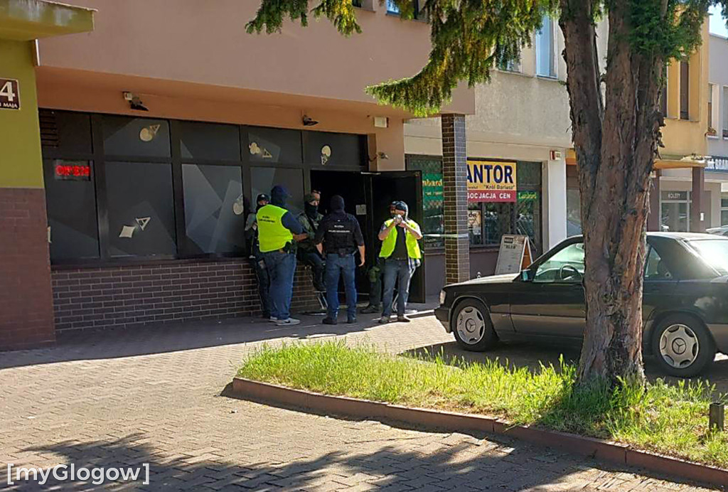 Nalot na salony w Głogowie. Automaty wywiezione