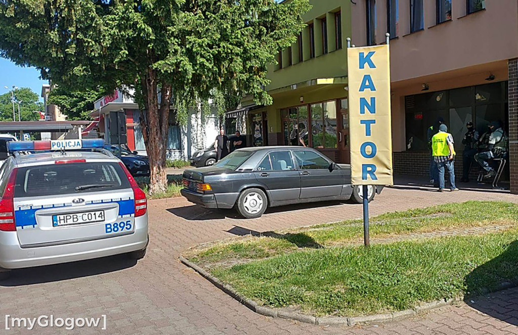 Nalot na salony w Głogowie. Automaty wywiezione