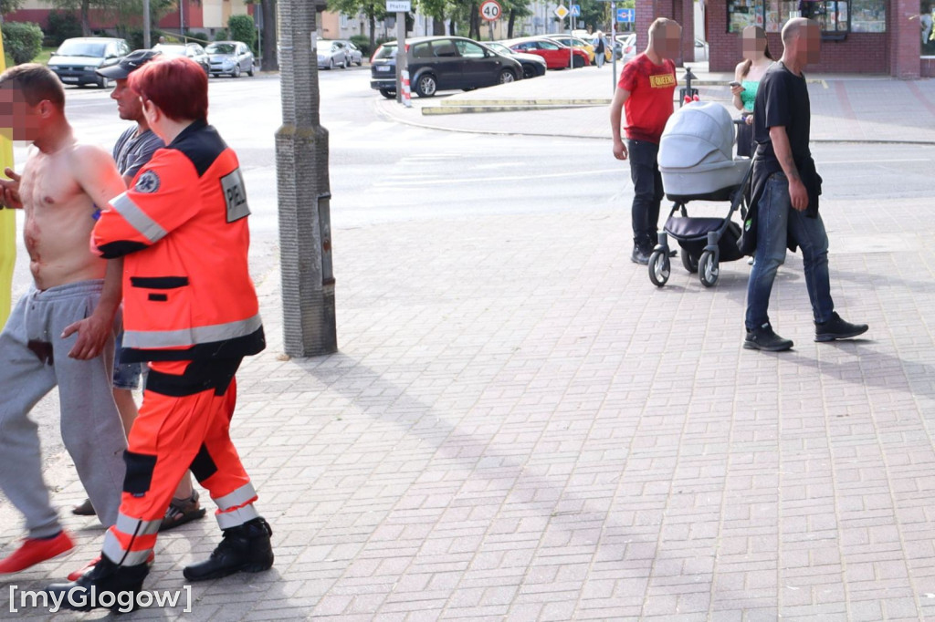 Atak nożownika pod apteką w Głogowie