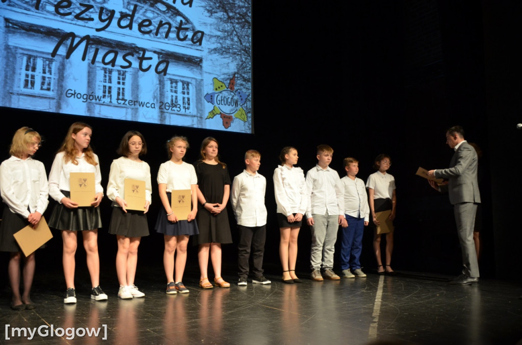 Gala stypendialna prymusów trwa