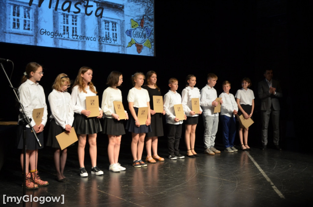 Gala stypendialna prymusów trwa