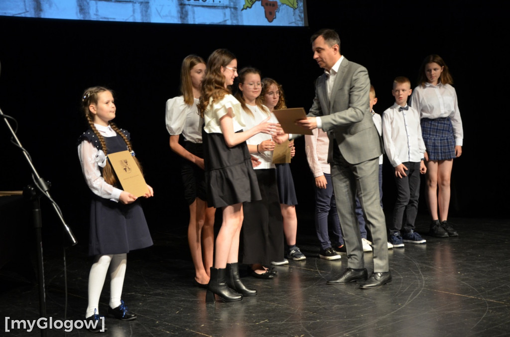Gala stypendialna prymusów trwa