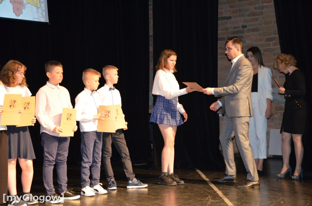 Gala stypendialna prymusów trwa