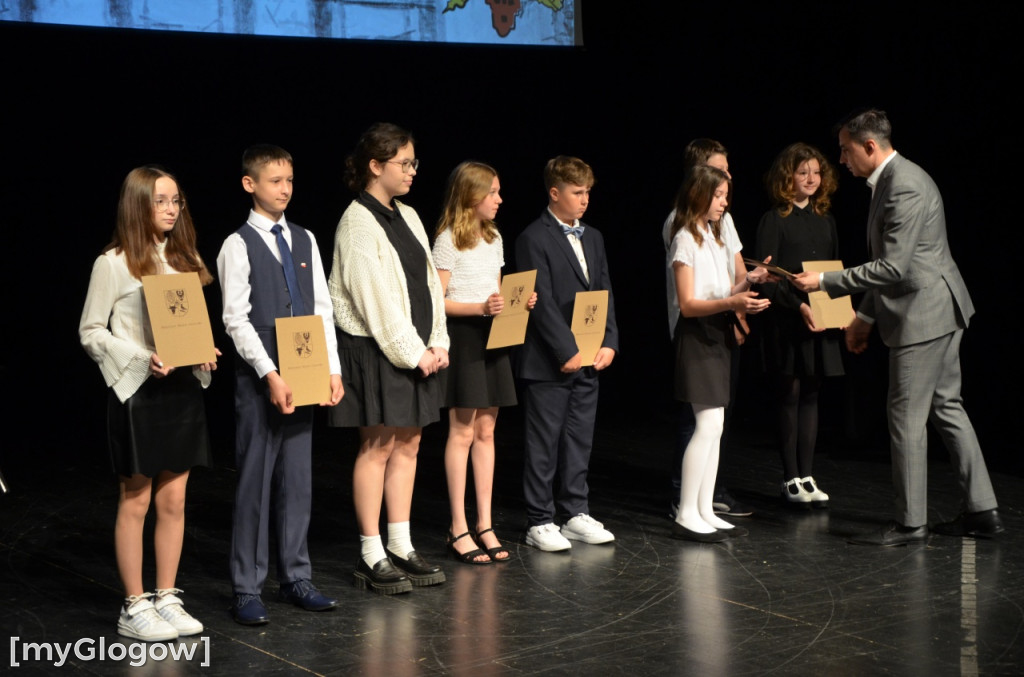 Gala stypendialna prymusów trwa