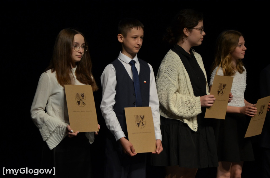 Gala stypendialna prymusów trwa