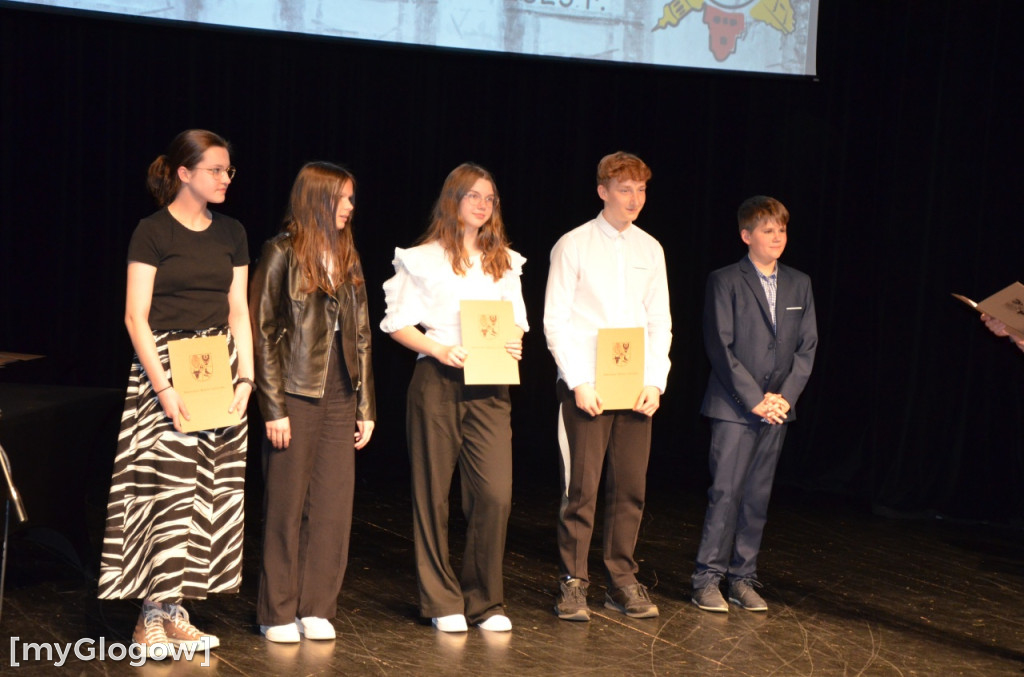 Gala stypendialna prymusów trwa
