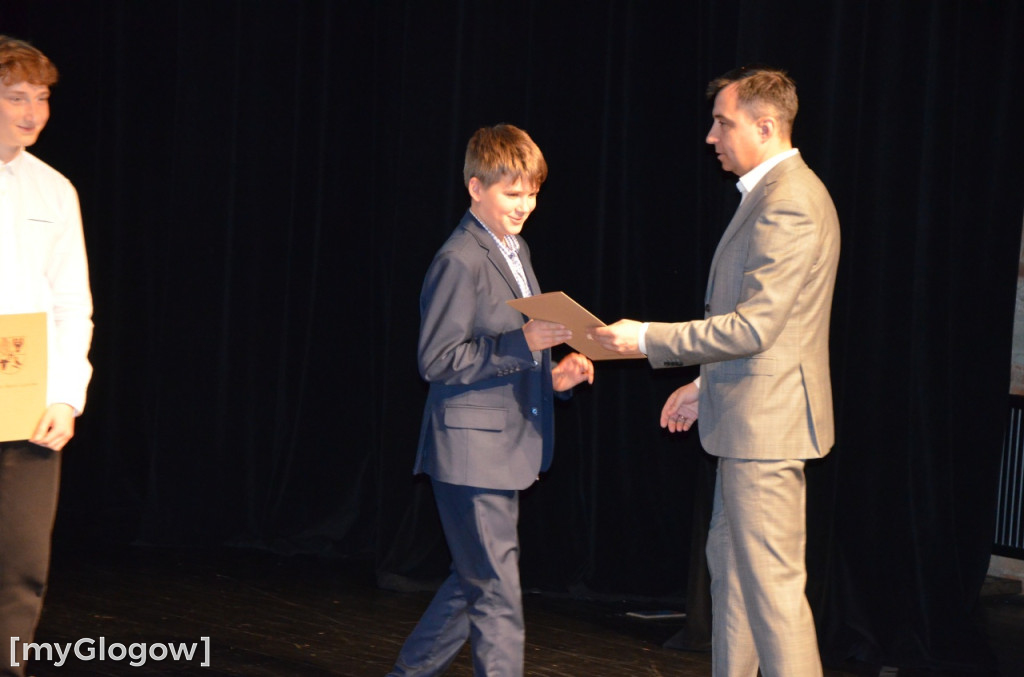 Gala stypendialna prymusów trwa