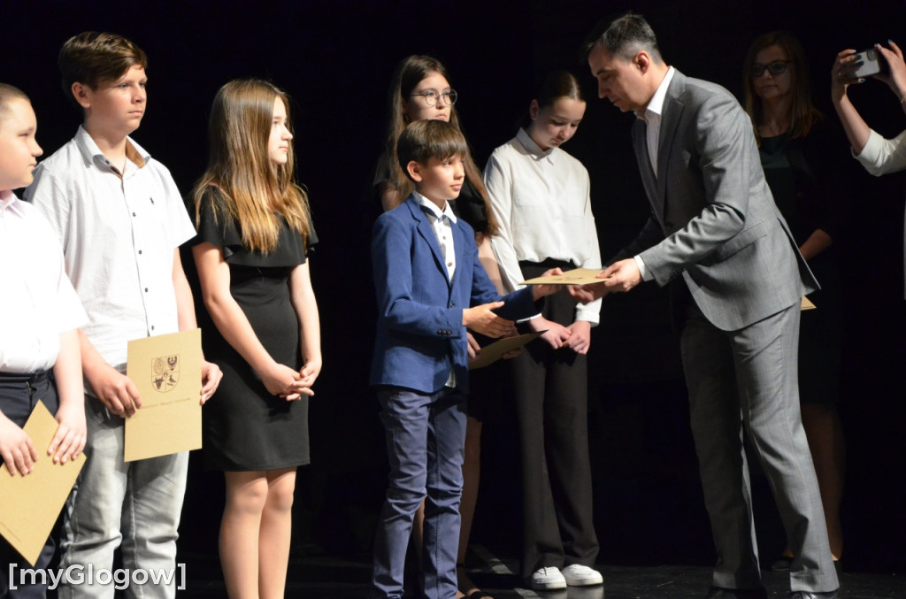 Gala stypendialna prymusów trwa