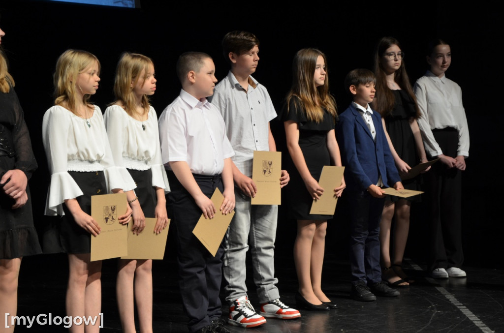 Gala stypendialna prymusów trwa