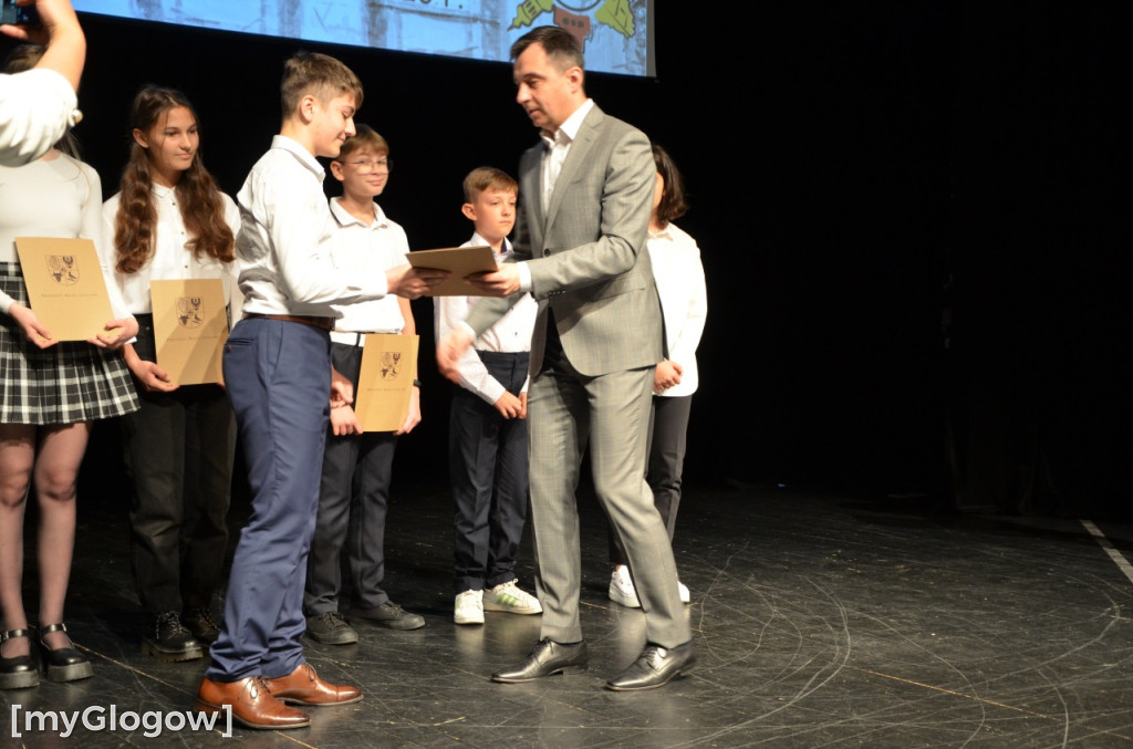 Gala stypendialna prymusów trwa