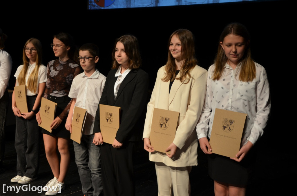 Gala stypendialna prymusów trwa