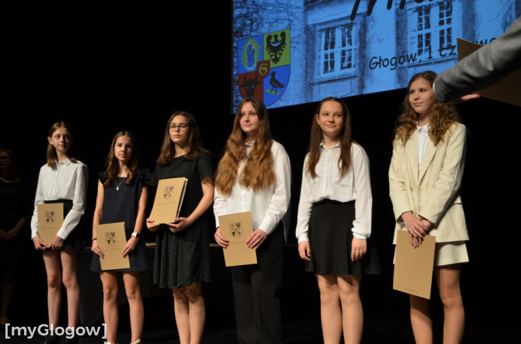 Gala stypendialna prymusów trwa