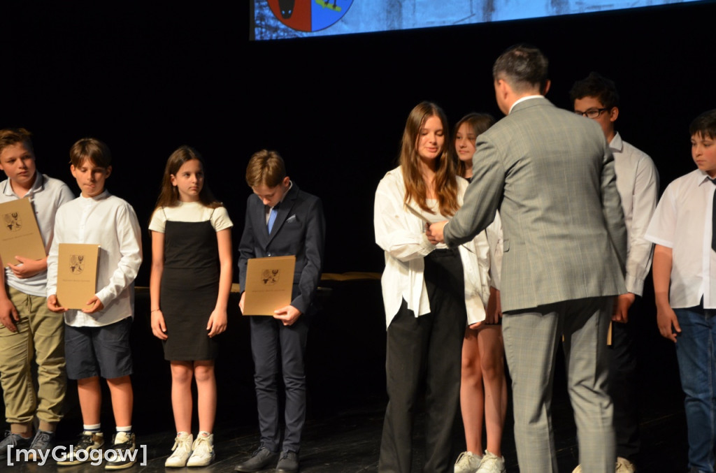 Gala stypendialna prymusów trwa