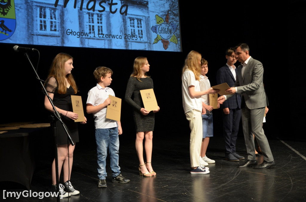 Gala stypendialna prymusów trwa