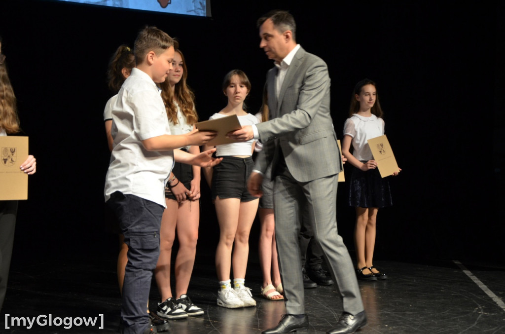 Gala stypendialna prymusów trwa