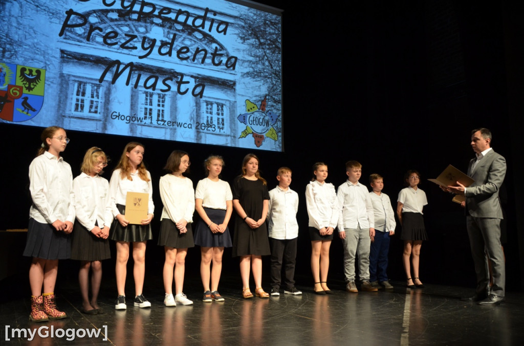 Gala stypendialna prymusów trwa