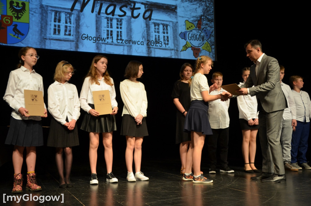 Gala stypendialna prymusów trwa