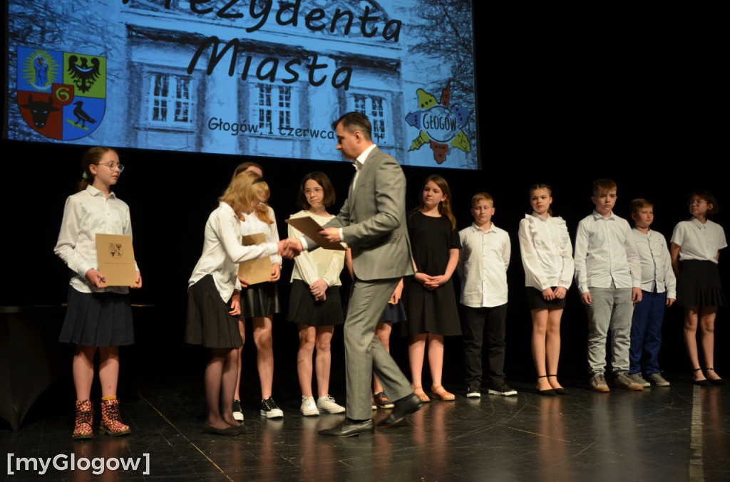 Gala stypendialna prymusów trwa