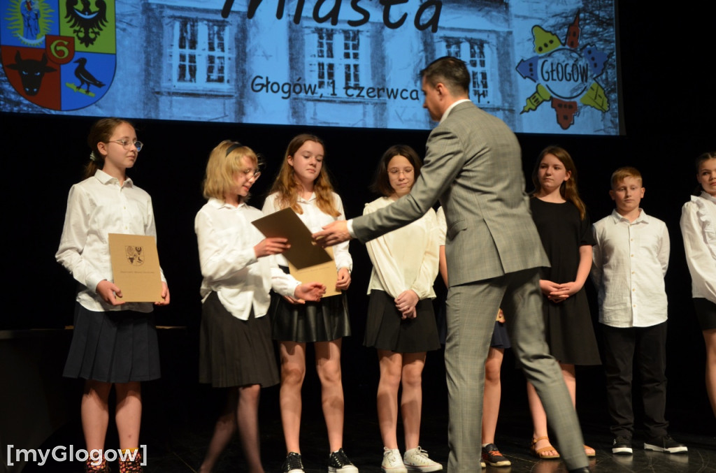 Gala stypendialna prymusów trwa