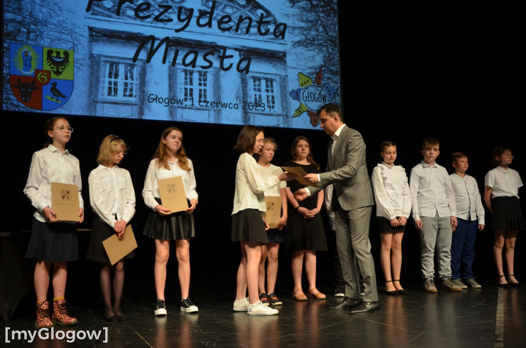 Gala stypendialna prymusów trwa