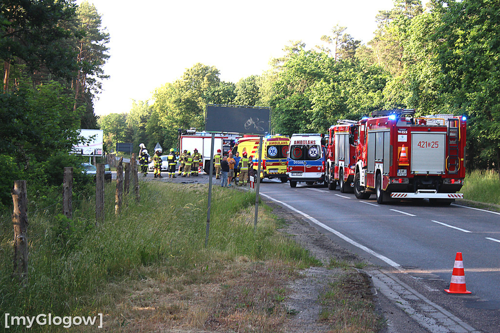 Zderzenie dwóch aut na wojewódzkiej 319 na Sławę