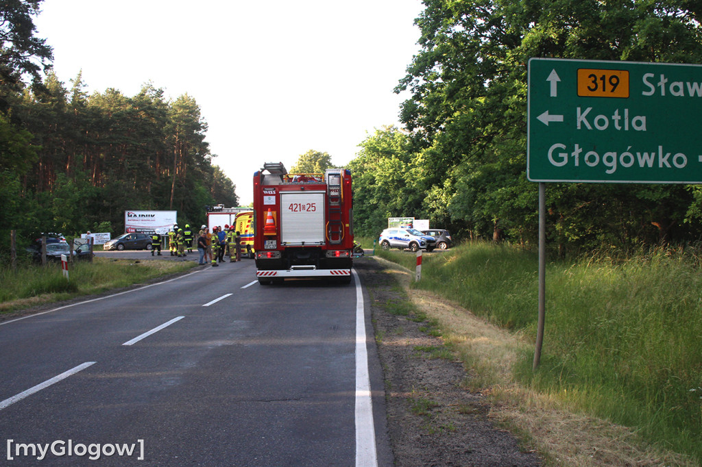 Zderzenie dwóch aut na wojewódzkiej 319 na Sławę