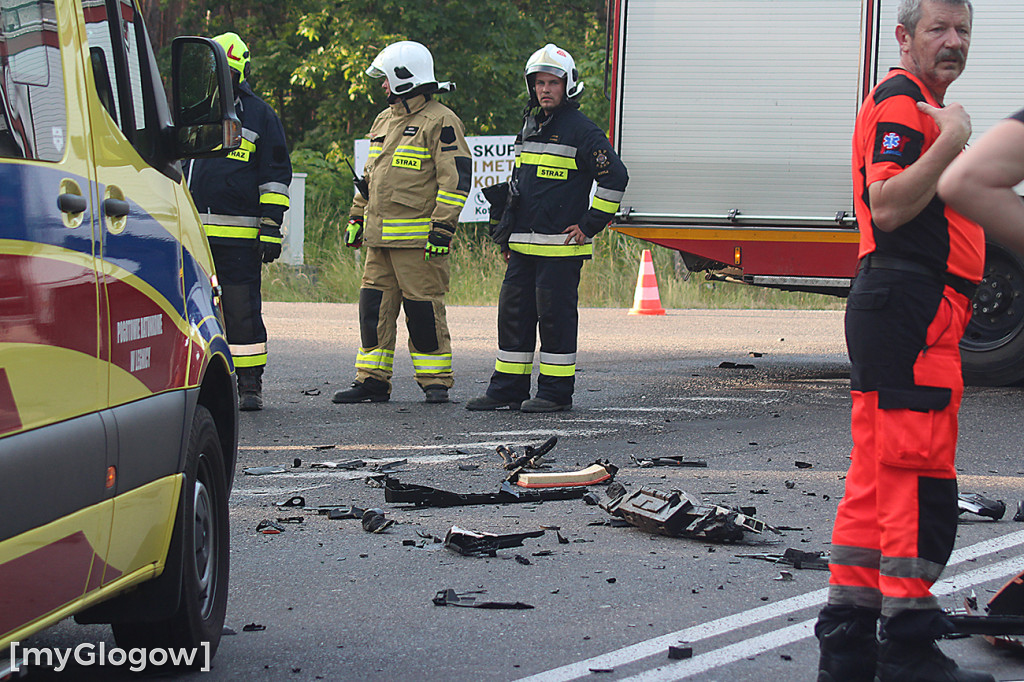 Zderzenie dwóch aut na wojewódzkiej 319 na Sławę