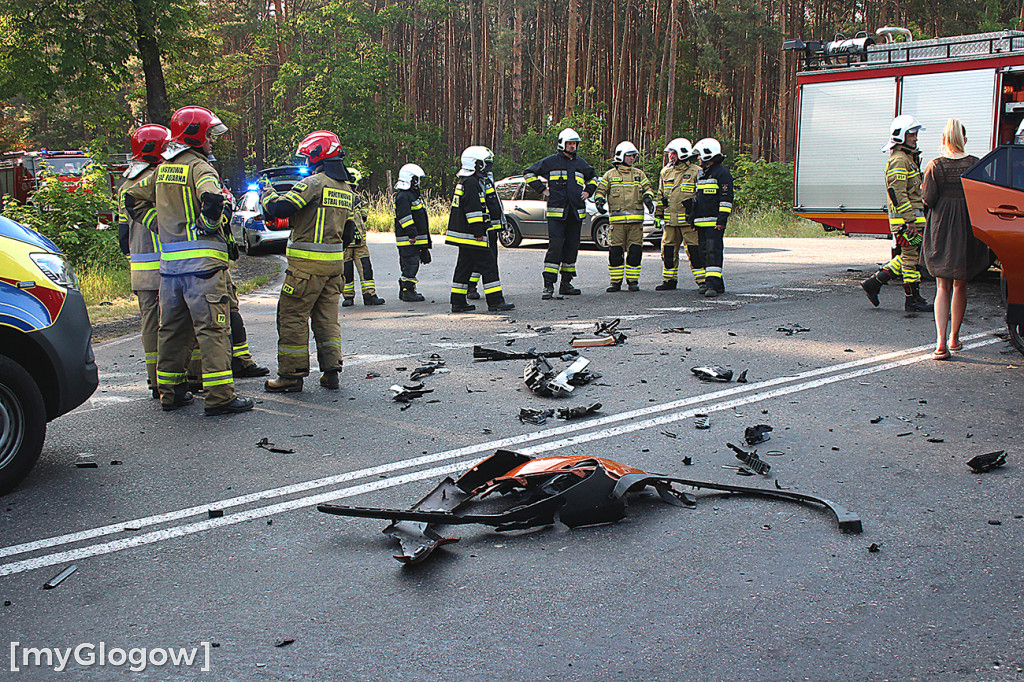 Zderzenie dwóch aut na wojewódzkiej 319 na Sławę
