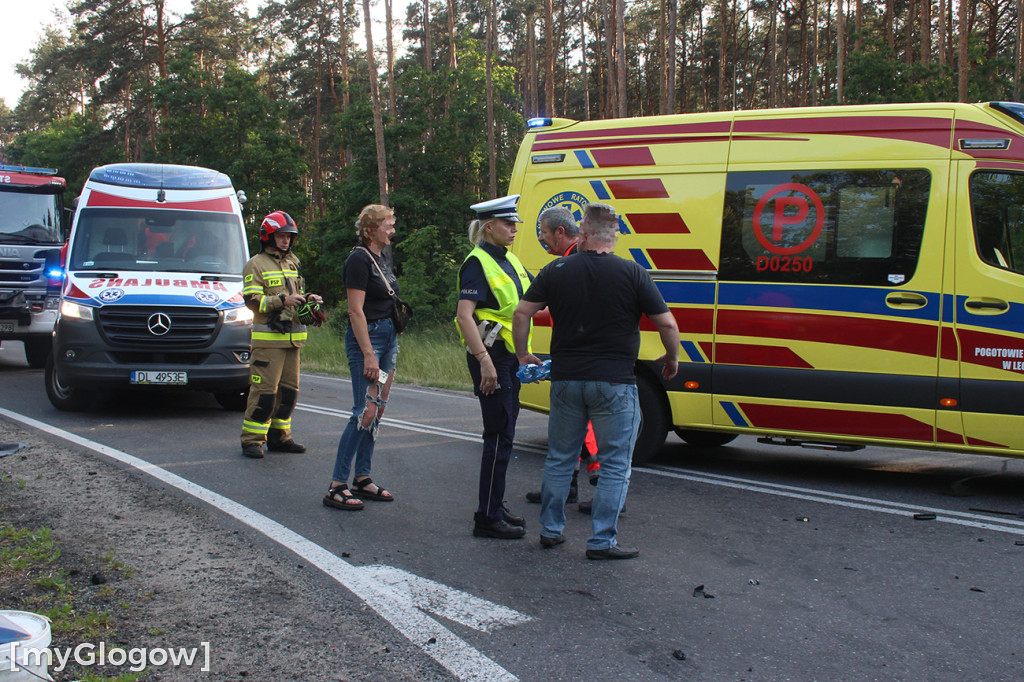 Zderzenie dwóch aut na wojewódzkiej 319 na Sławę