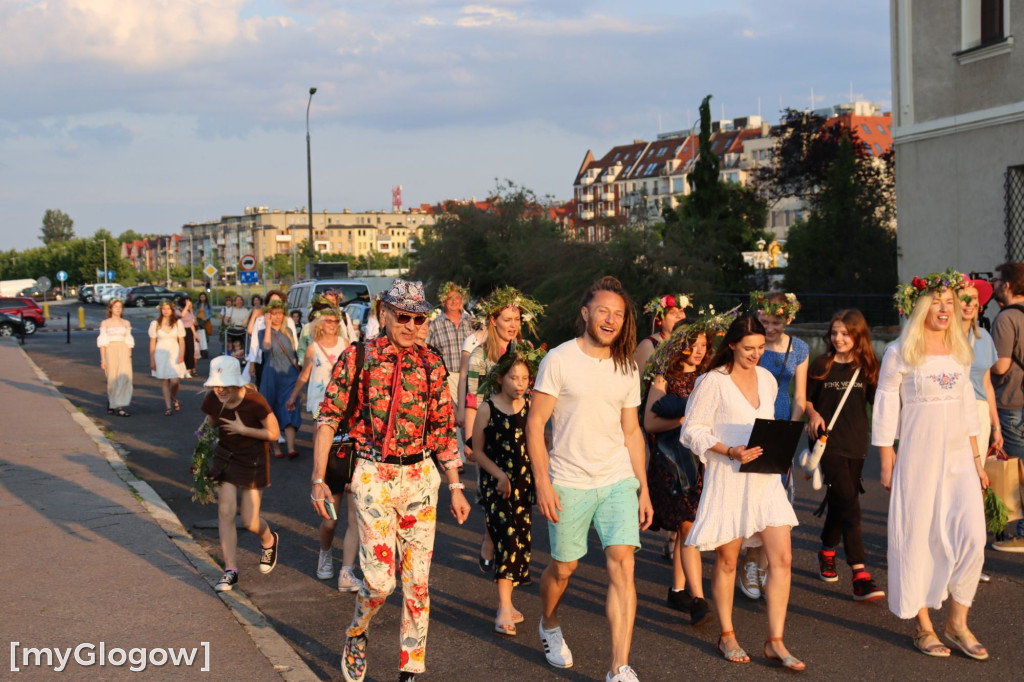 Wianki popłynęły Odrą. Upletły je Głogowianki