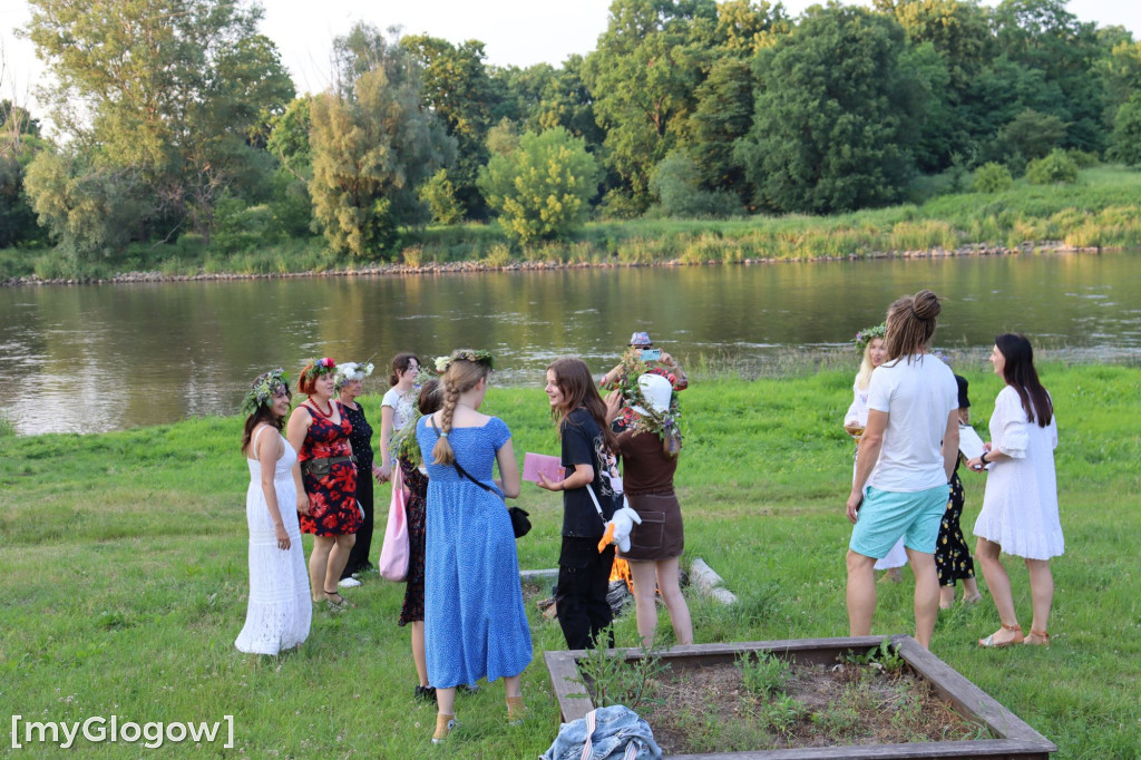 Wianki popłynęły Odrą. Upletły je Głogowianki