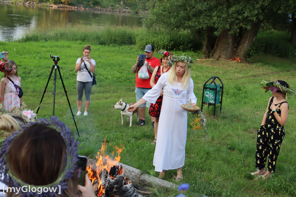 Wianki popłynęły Odrą. Upletły je Głogowianki
