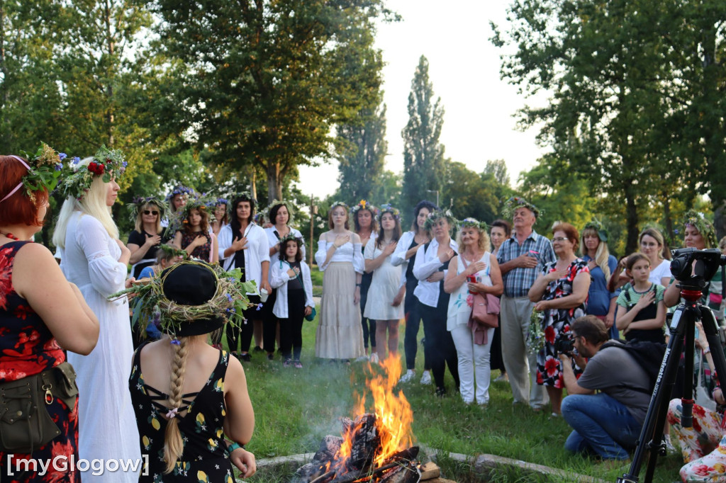 Wianki popłynęły Odrą. Upletły je Głogowianki
