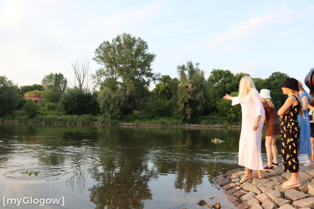 Wianki popłynęły Odrą. Upletły je Głogowianki