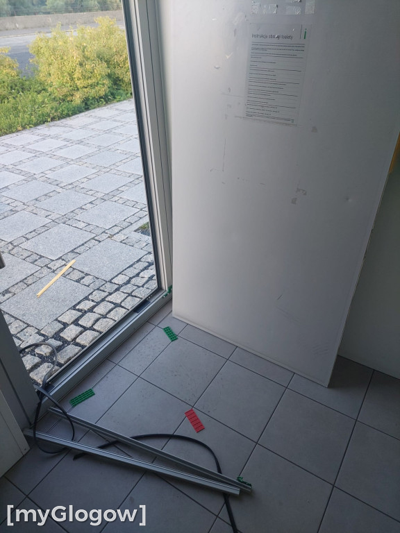 Raz nie wystarczyło. Niszczą toaletę na bulwarze