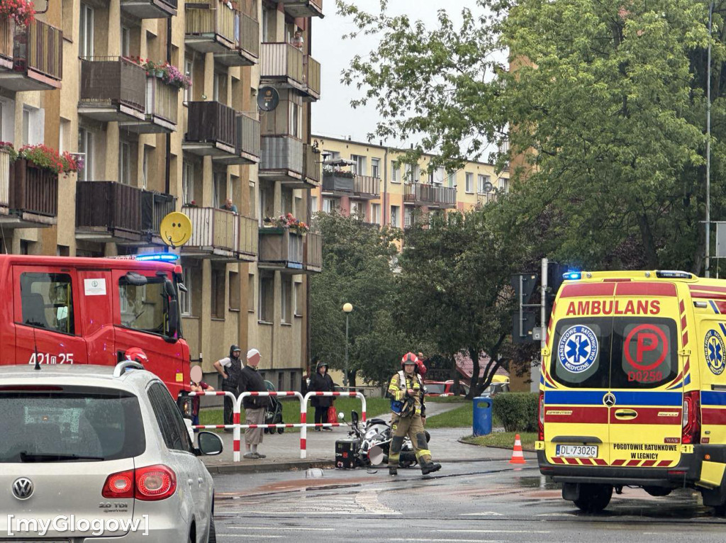 W Głogowie radiowóz zderzył się z motocyklistą