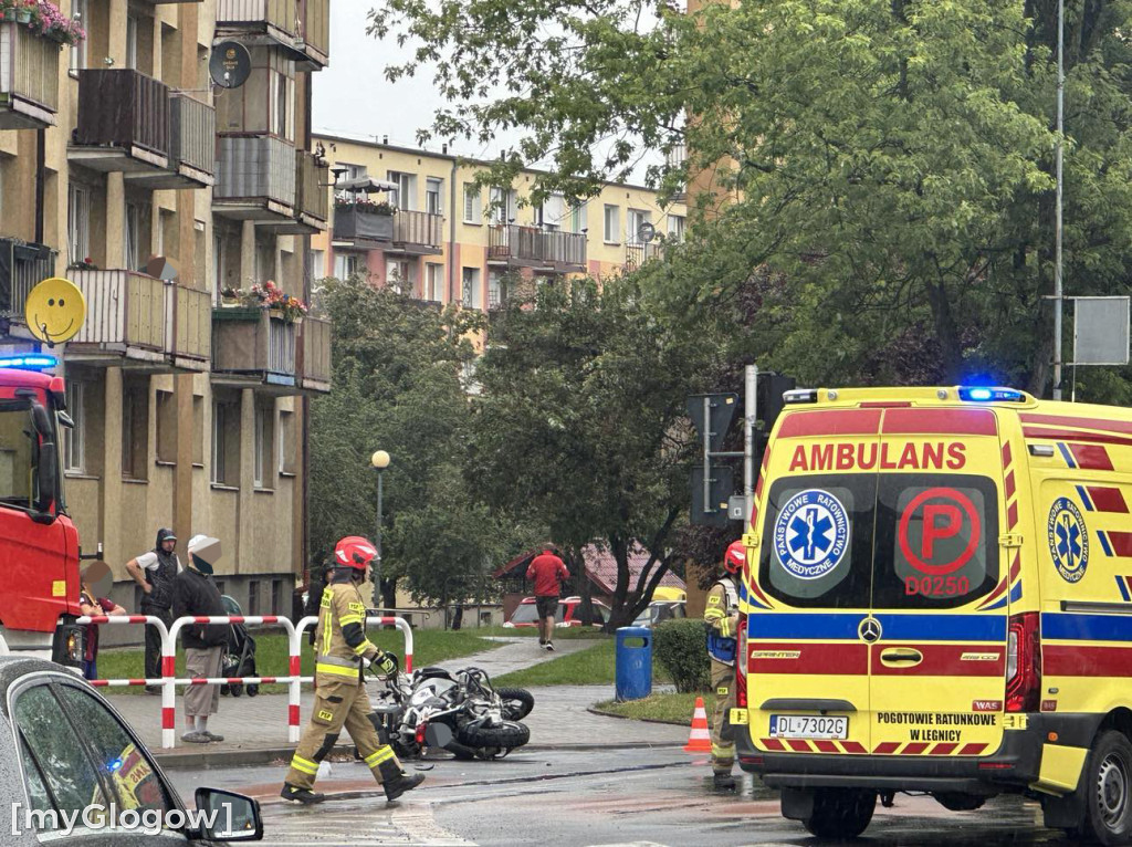 W Głogowie radiowóz zderzył się z motocyklistą