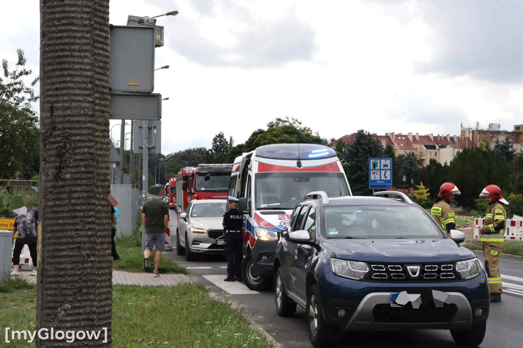 Zderzenie trzech aut przed mostem w Głogowie