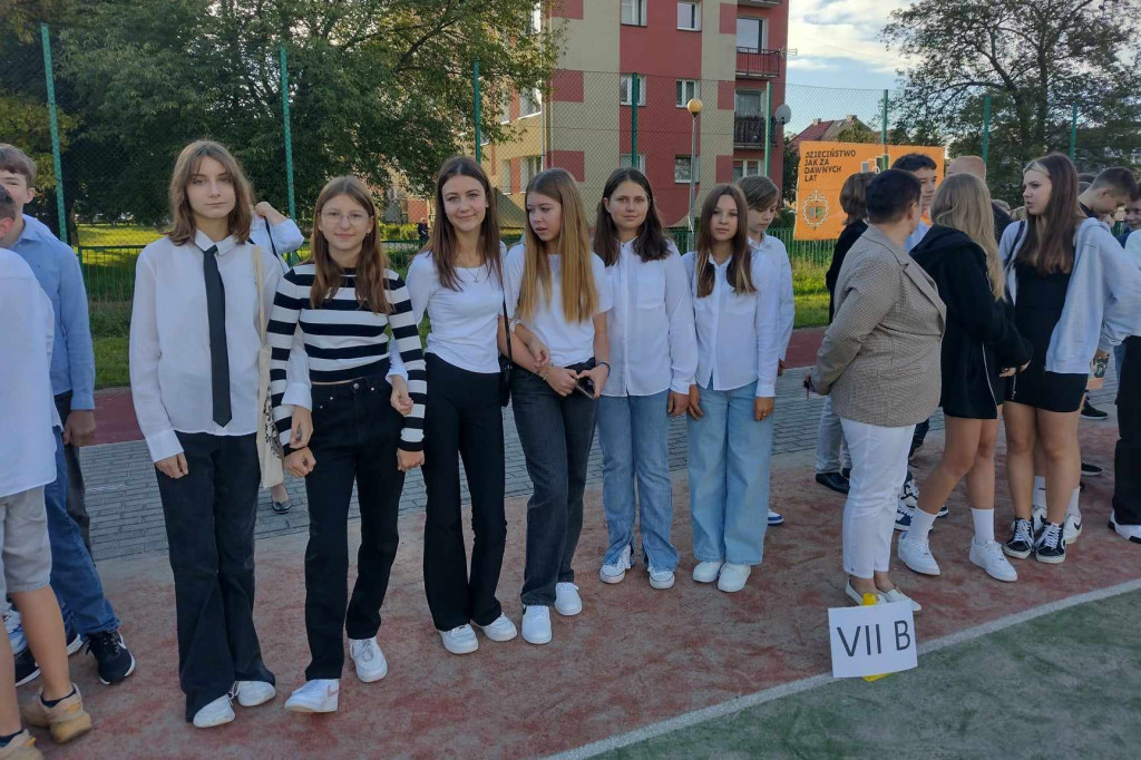 Rozpoczęcie roku szkolnego w Szkole Podstawowej nr 8 w Głogowie