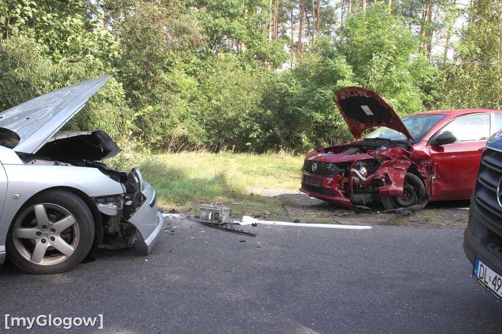 Wypadek na DW 319. Dojechać można do krzyżówki