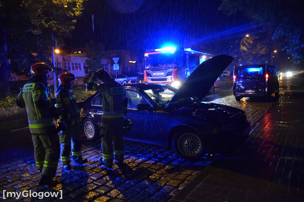 BMW uderzyło w busa na ul. Budowlanych