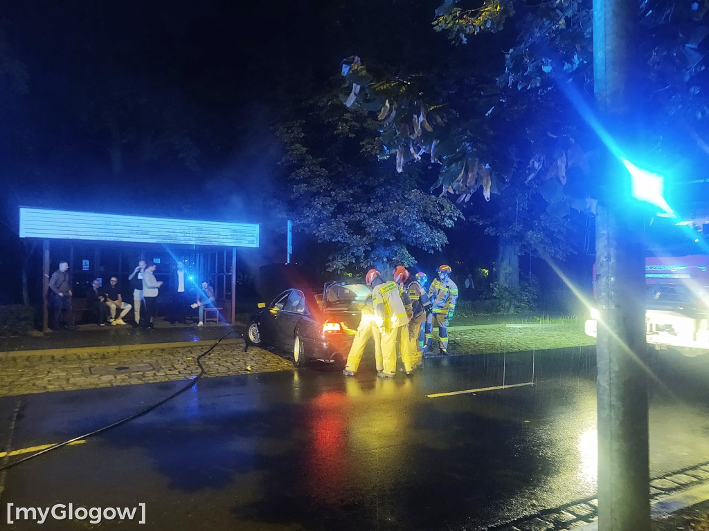 BMW uderzyło w busa na ul. Budowlanych
