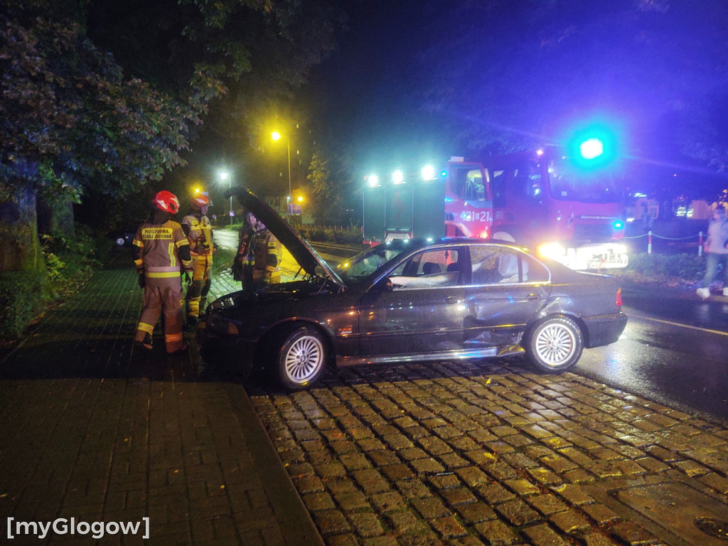 BMW uderzyło w busa na ul. Budowlanych
