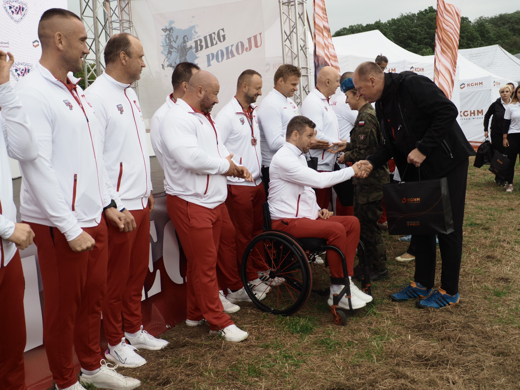 Około tysiąca biegaczy na trasach I Biegu Pokoju w Głogowie