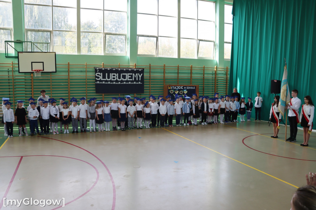 Ślubowanie i pasowanie pierwszaków z SP 10