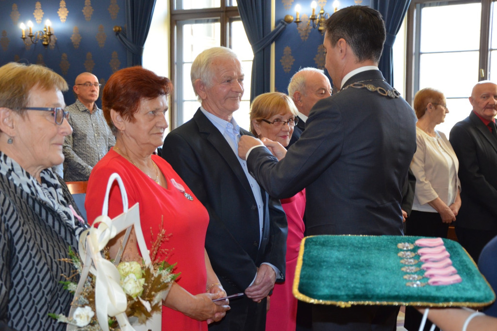 Dwie uroczystości Złotych Godów w głogowskim ratuszu