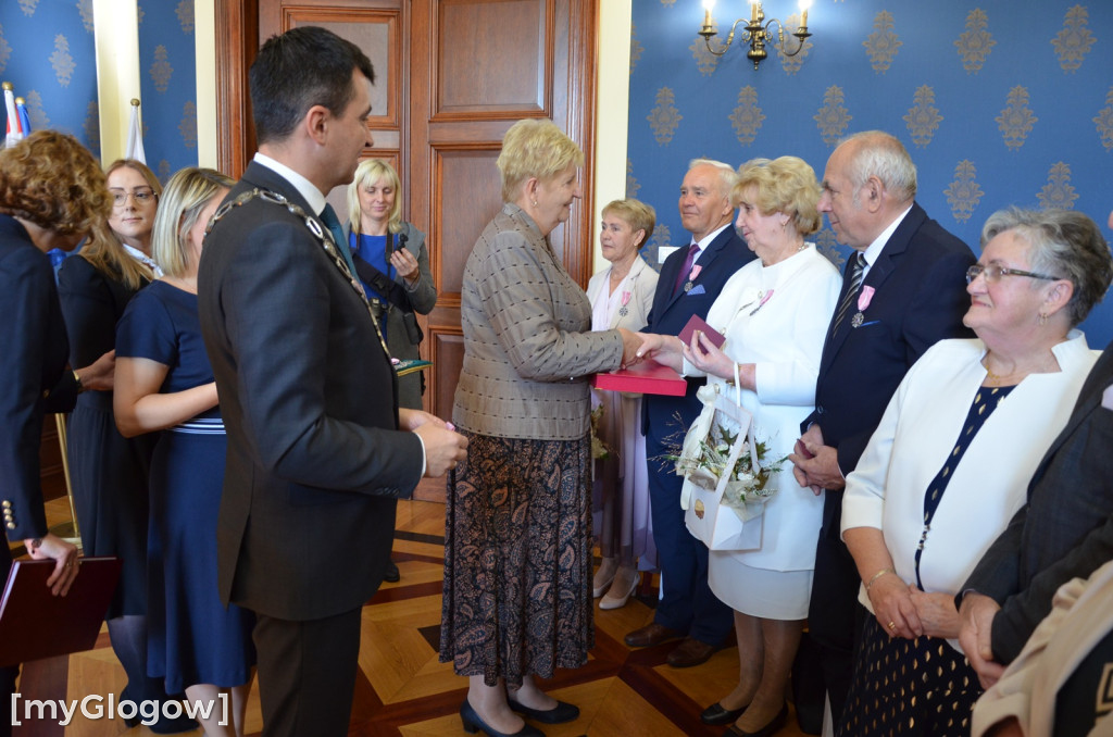 Dwie uroczystości Złotych Godów w głogowskim ratuszu