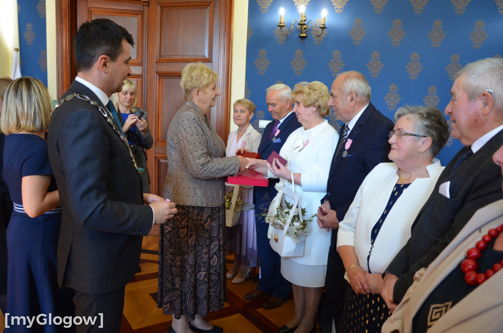 Dwie uroczystości Złotych Godów w głogowskim ratuszu